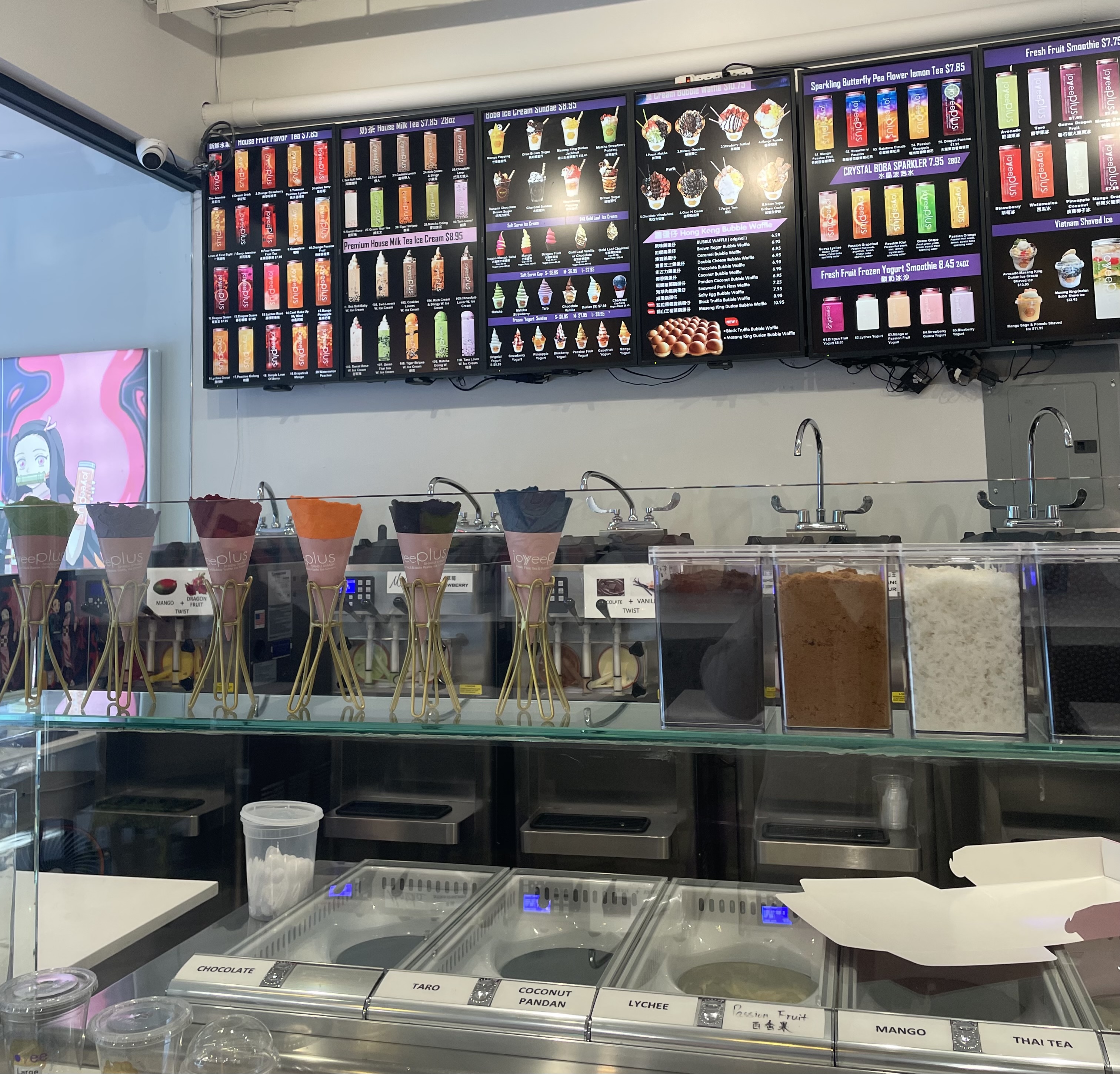 Joy Yee Plus has a large selection of drinks, including milk tea, milkshakes, and fruit smoothies.