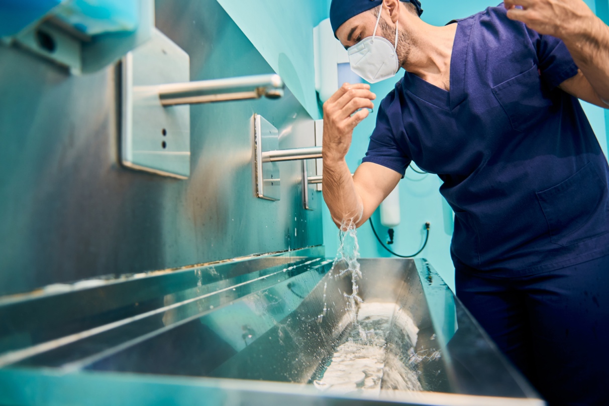 Modern surgical scrubbing technique