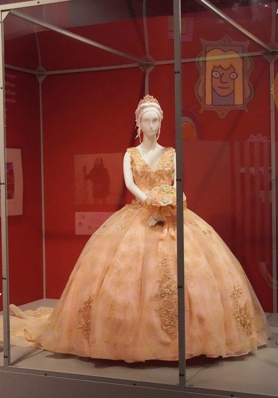 Quinceañera dress on display in the Aquí en Chicago exhibition