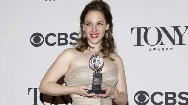 Jessie Mueller accepts the Tony Award for Best Actress
