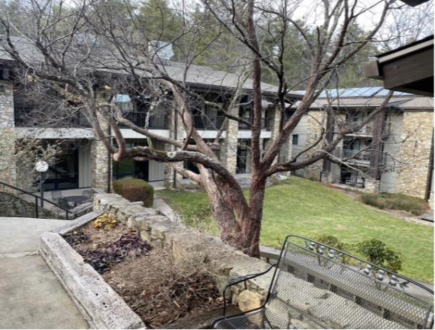 The Kanuga Inn courtyard