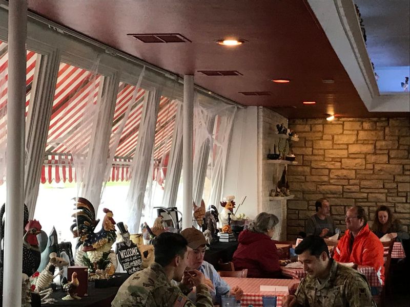 Dell Rhea's Chicken Basket