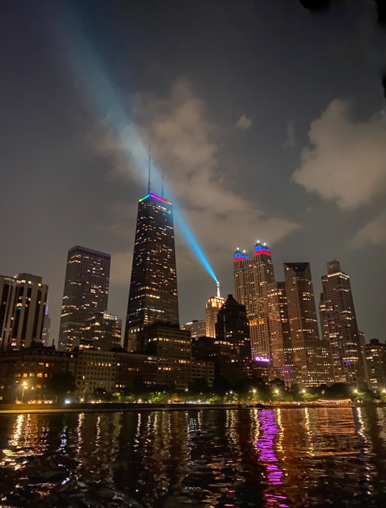 Chicago skyline spotlight