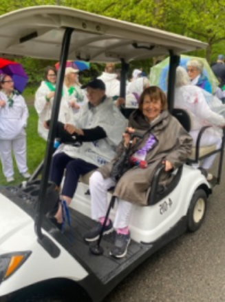 Marji Siegal Greenberg, class of 1966, catches a ride in the alumnae parade.