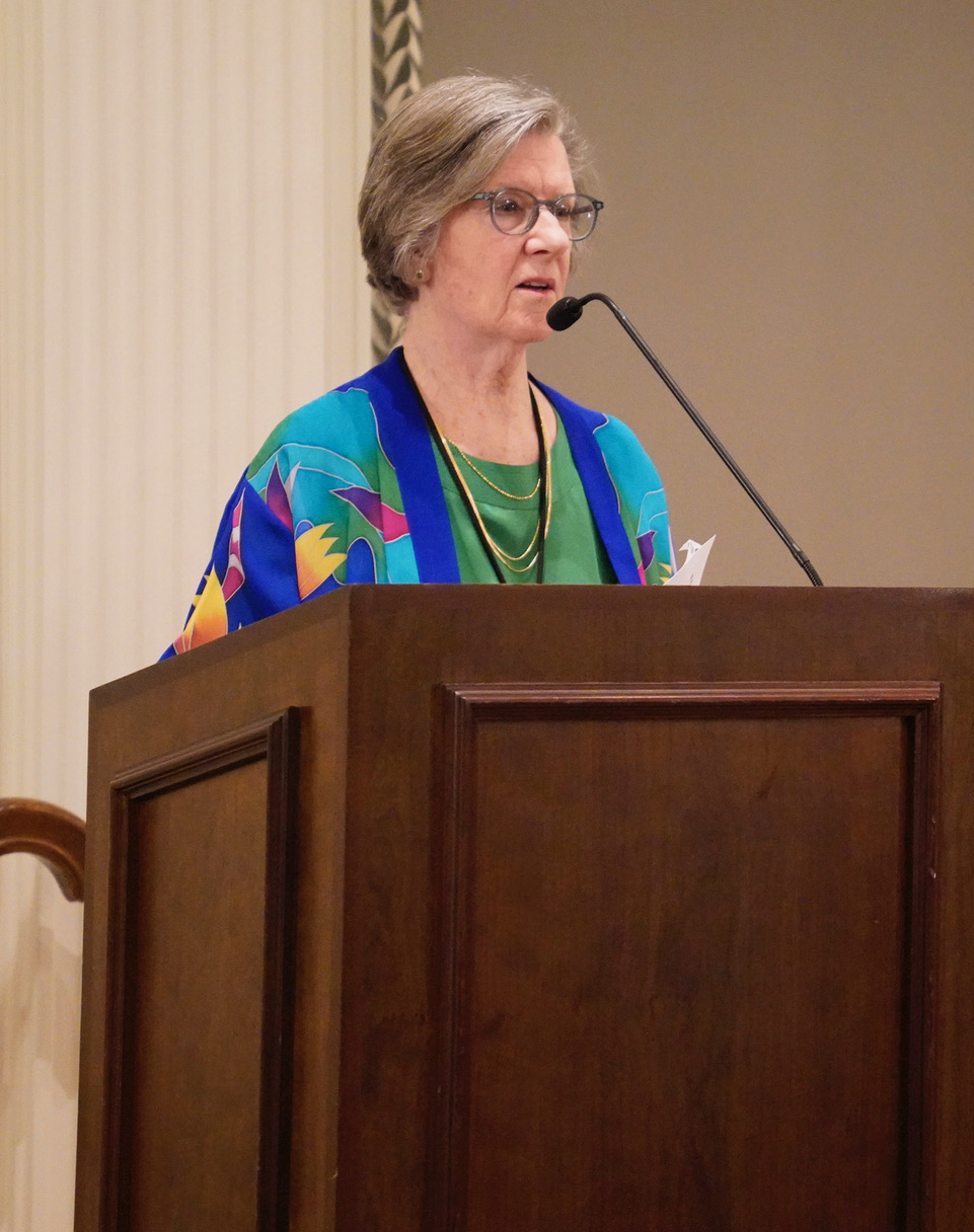 Fortnightly President Joan Myers welcomes attendees