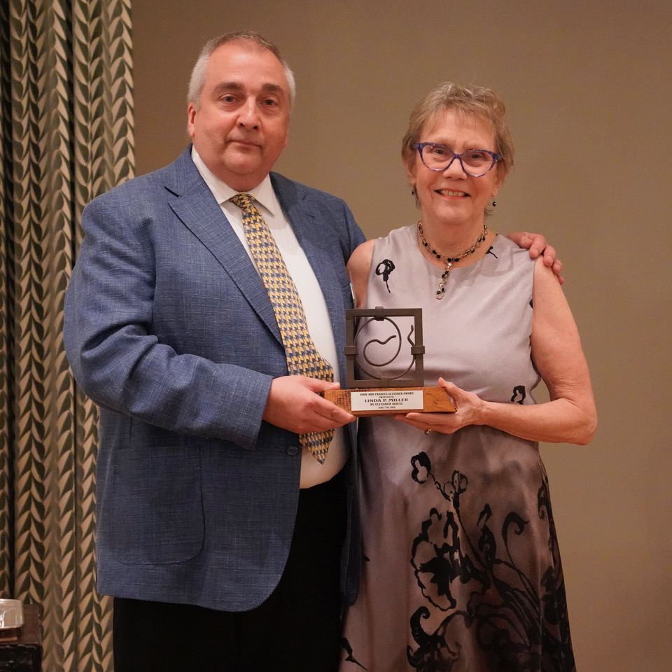 Bill Tyre presenting the Glessner Award to Linda Miller