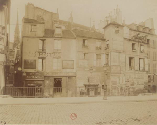 Rue des Ursins seen from the Quai aux Fleurs in 1902, photo by Atget