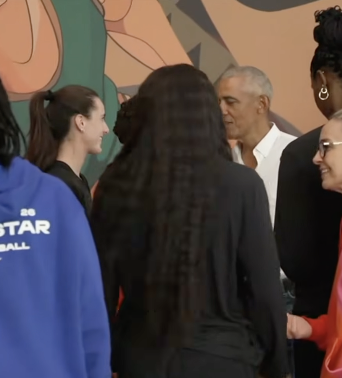 Obama greets the WNBA All-Stars