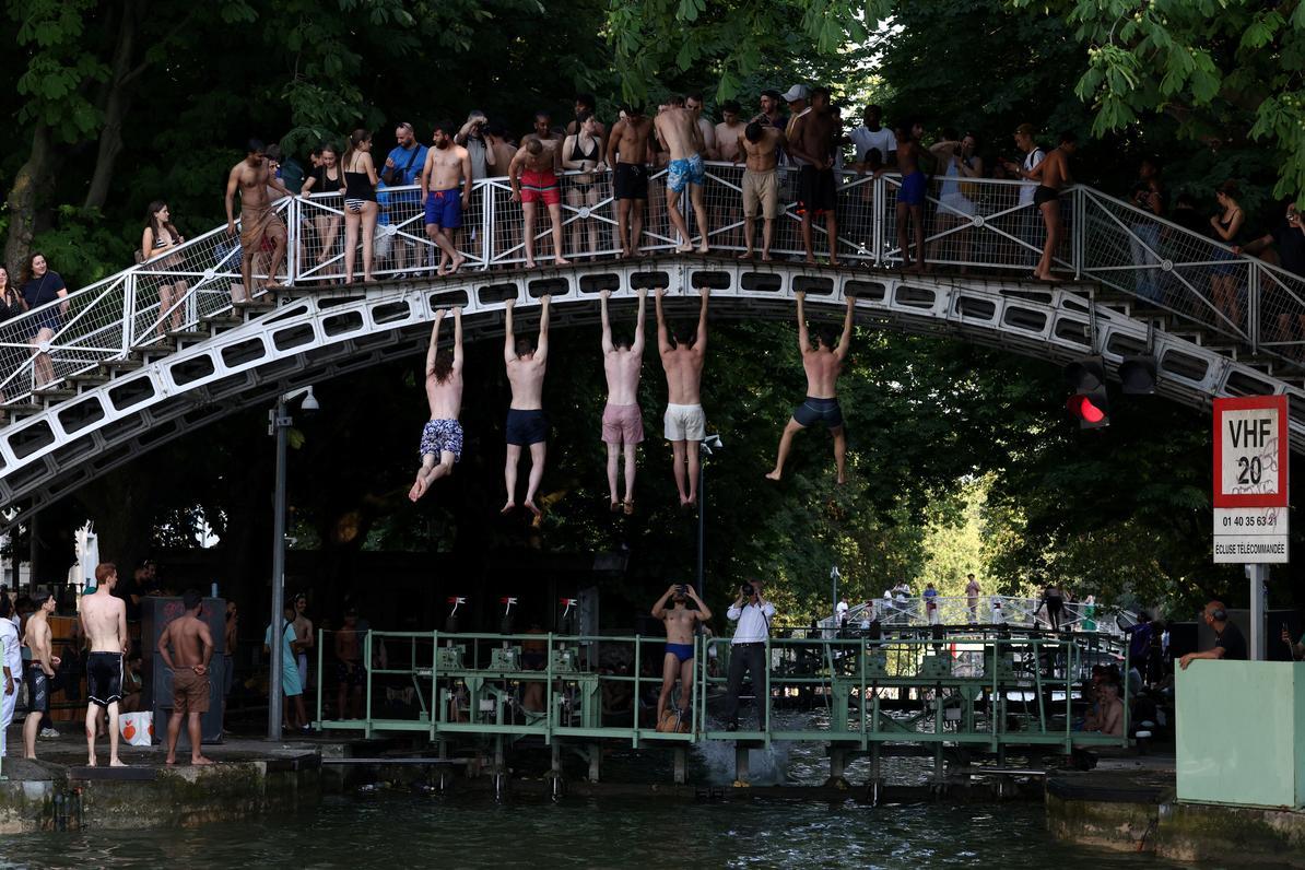 Swimmers diving into the Canal Saint-Martin in Paris