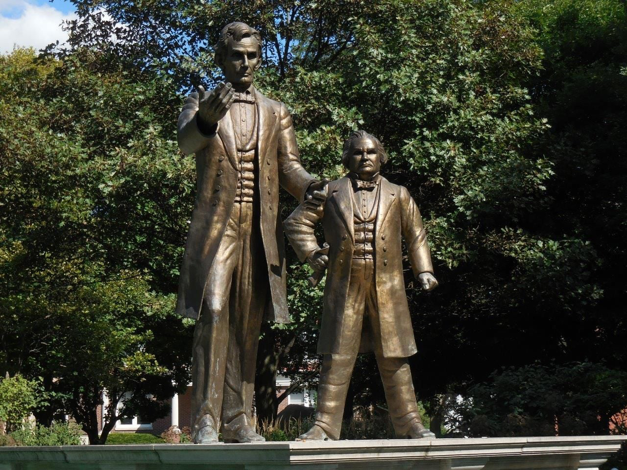 Statue commemorating the Lincoln-Douglas debates