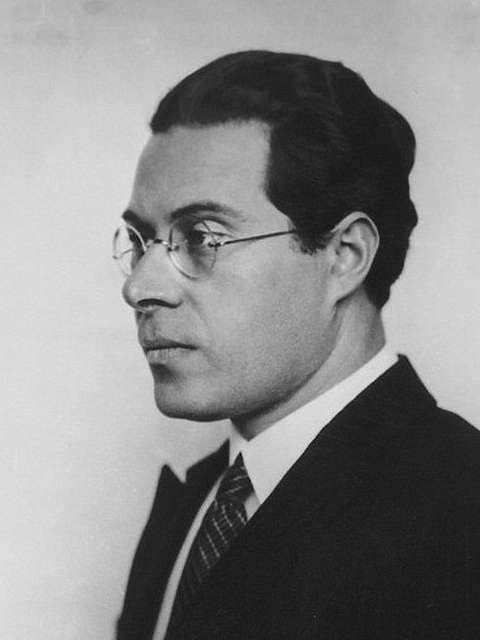 Portrait photo of artist and educator L&aacute;szl&oacute; Moholy-Nagy, by Hugo Erfurth, around 1930