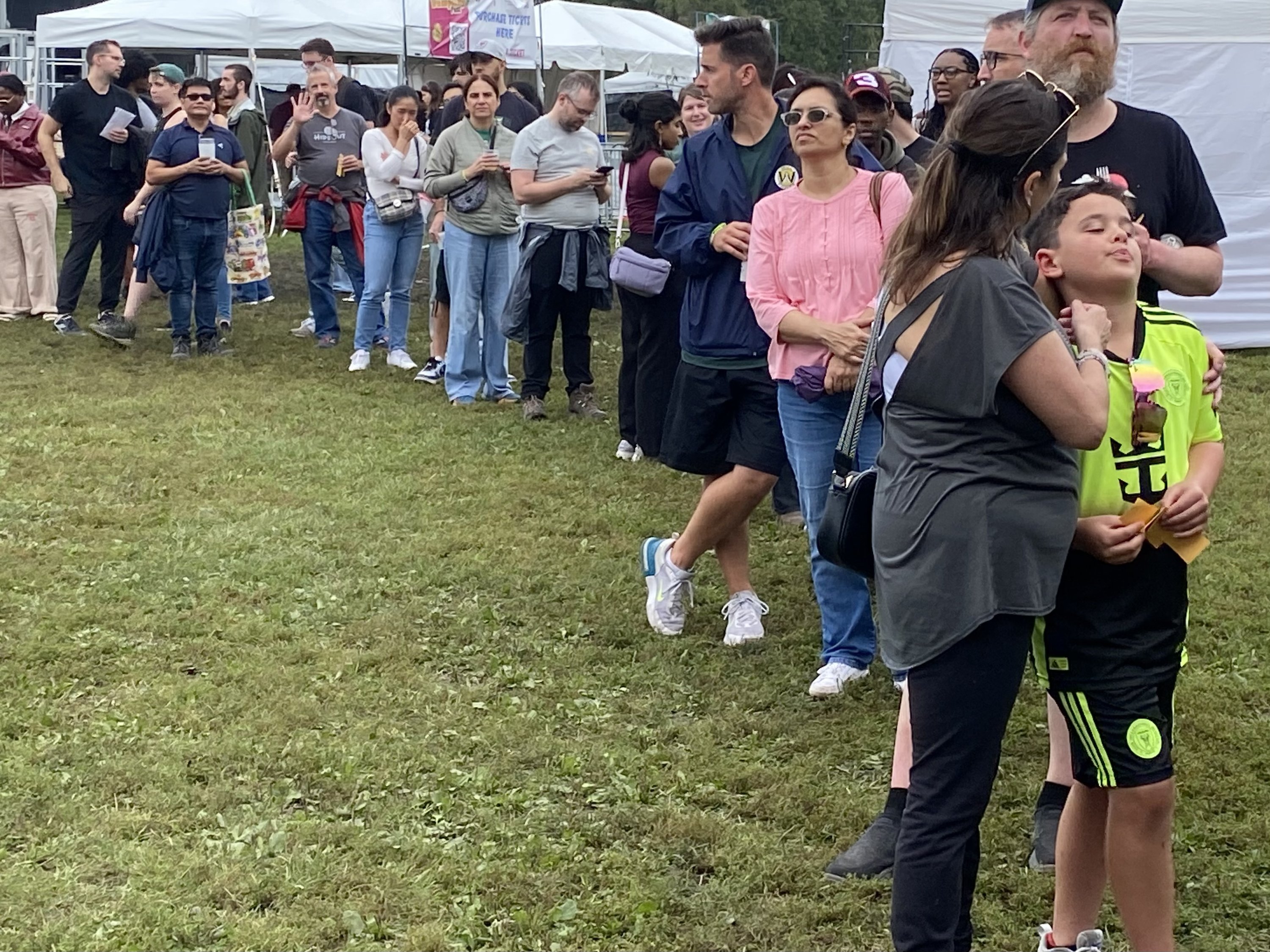 Long lines did not discourage hungry visitors